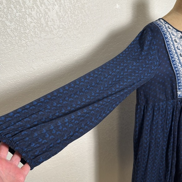 Sundance Women’s Medium Dress Navy Tie Front Round Neck Gathered Sleeve Lined - Picture 5 of 7